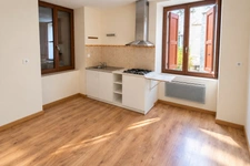 SAINT-ÉTIENNE-DE-SAINT-GEOIRS – MAISON EN PIERRE À RÉNOVER – 96 M² HABITABLES + PLATEAU AMÉNAGEABLE – COUR – FORT POTENTIEL INVESTISSEUR