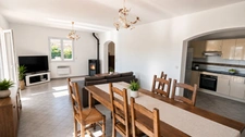 À BRIGNOLES – VILLA FAMILIALE AVEC DÉPENDANCE T2, PISCINE CHAUFFÉE ET BEL ESPACE EXTÉRIEUR