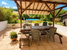 Maison de caractère 165 m² — 4 chambres — Suite indépendante — Piscine — Source privée — Terrain 1 499 m