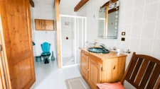 Maison de caractère 165 m² — 4 chambres — Suite indépendante — Piscine — Source privée — Terrain 1 499 m