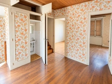 SAINT-ÉTIENNE-DE-SAINT-GEOIRS – MAISON EN PIERRE À RÉNOVER – 96 M² HABITABLES + PLATEAU AMÉNAGEABLE – COUR – FORT POTENTIEL INVESTISSEUR