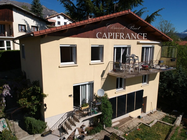 Maison avec fort potentiel à Gap Sud – 156 m², jardin, garage et vue dégagée