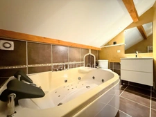 Modern villa of 211m² with swimming pool and garage