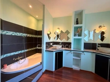 Modern villa of 211m² with swimming pool and garage
