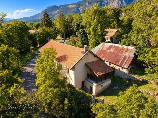 Ancienne ferme à rénover avec dépendance – terrain de 1 895 M² – CHORGES