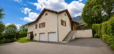 Modern villa of 211m² with swimming pool and garage