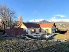 Villa Moderne de 211m² avec piscine et garage
