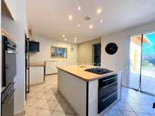 Modern villa of 211m² with swimming pool and garage