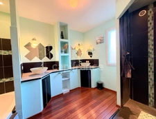 Modern villa of 211m² with swimming pool and garage