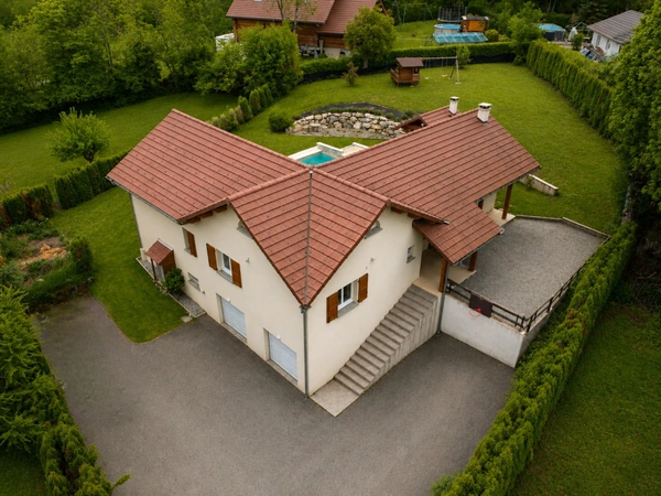 Villa Moderne de 211m² avec piscine et garage