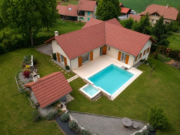 Villa Moderne de 211m² avec piscine et garage