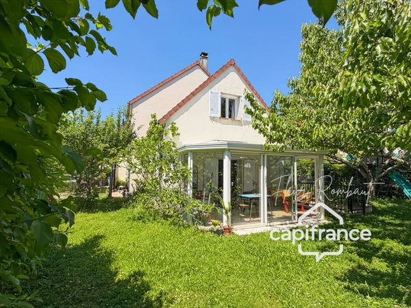 Maison familiale 7 pièces – 5 chambres dont une en rdc – jardin, sous-sol et écoles à pied