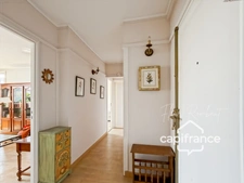 Appartement 2 pièces lumineux avec loggia, balcon, cave et parking proche gare