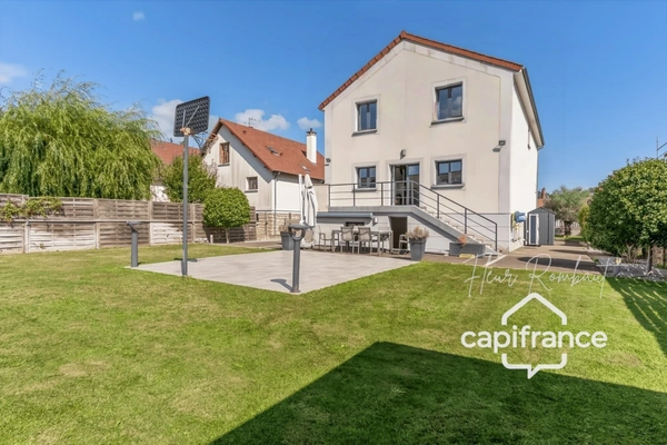 Maison familiale 7 pièces de 250 m² avec studio indépendant