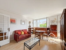 Appartement 2 pièces lumineux avec loggia, balcon, cave et parking proche gare
