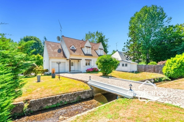 Maison familiale rénovée 4 chambres et bureau dans un cadre bucolique rare