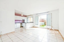 Appartement 2 pièces de 45 m² en rez de jardin à Plaisir