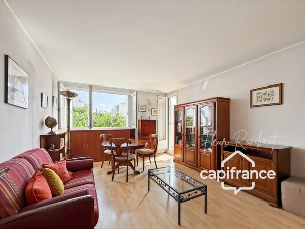 Appartement 2 pièces lumineux avec loggia, balcon, cave et parking proche gare