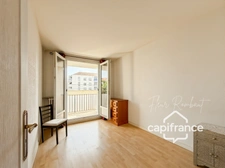 Appartement 2 pièces lumineux avec loggia, balcon, cave et parking proche gare