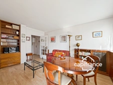 Appartement 2 pièces lumineux avec loggia, balcon, cave et parking proche gare
