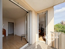 Appartement 2 pièces lumineux avec loggia, balcon, cave et parking proche gare