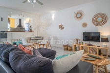 3-Bedroom House with Master Suite & Pool – Saint-François