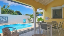 3-Bedroom House with Master Suite & Pool – Saint-François