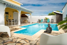 3-Bedroom House with Master Suite & Pool – Saint-François