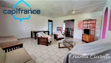 SAINTE-ROSE – MAISON 6 PIÈCES DE 222 M² AVEC PISCINE SUR 1 331 M² DE TERRAIN