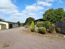 LONGÈRE EN PIERRE DE CARACTÈRE – 222 M² – 5 CHAMBRES – 140M² DE DÉPENDANCES – VAL D’ARRY (14210) – À proximité de Caen