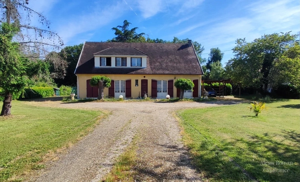 Maison familiale 187 m² – 8 pièces – piscine – terrain arboré 3 900 m²
