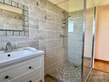 Maison plain pied lumineuse + piscine et jardin arboré – 4 chambres, à 5 min de Montpon