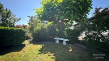 Maison de plain-pied avec jardin arboré et ateliers