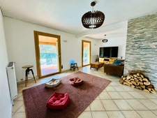 Maison familiale de 122 m2 avec piscine et garages sur 3 625 m² de terrain 