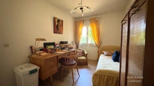 Maison de plain-pied avec jardin arboré et ateliers