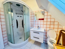 Maison familiale de 122 m2 avec piscine et garages sur 3 625 m² de terrain 
