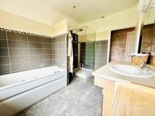 Maison récente de plain-pied – 4 chambres – 115 m² utiles – terrain 1 545 m² – au calme à 7 min de Montpon