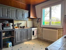 Single-storey house, 105 m² + double garage – approx. 155 m² usable space – 1,533 m² plot – close to amenities