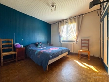 Single-storey house, 105 m² + double garage – approx. 155 m² usable space – 1,533 m² plot – close to amenities