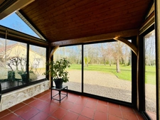 Maison familiale de 122 m2 avec piscine et garages sur 3 625 m² de terrain 