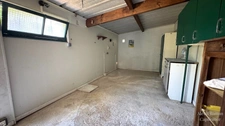 Maison de plain-pied avec jardin arboré et ateliers
