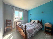 Single-storey house, 105 m² + double garage – approx. 155 m² usable space – 1,533 m² plot – close to amenities