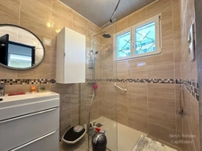 Single-storey house, 105 m² + double garage – approx. 155 m² usable space – 1,533 m² plot – close to amenities