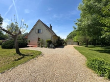 Maison familiale de 122 m2 avec piscine et garages sur 3 625 m² de terrain 