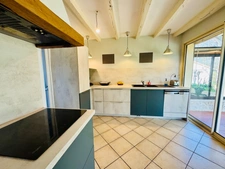 Maison familiale de 122 m2 avec piscine et garages sur 3 625 m² de terrain 