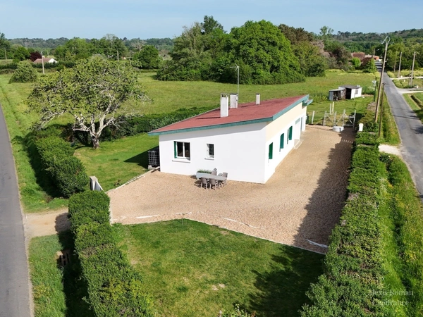 Maison de plain-pied 105 m² + double garage – env. 155 m² utiles – terrain 1 533 m² – proche commodités