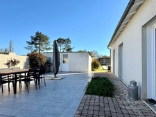 Maison plain pied lumineuse + piscine et jardin arboré – 4 chambres, à 5 min de Montpon