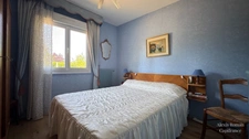 Maison de plain-pied avec jardin arboré et ateliers