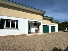 Single-storey house, 105 m² + double garage – approx. 155 m² usable space – 1,533 m² plot – close to amenities