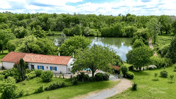 Propriété avec vue étang, piscine et 8,5 hectares de nature